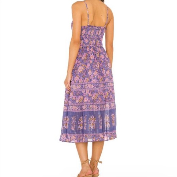 Gorgeous Spell midi dress in a vibrant floral lilac color - Picture 4 of 9